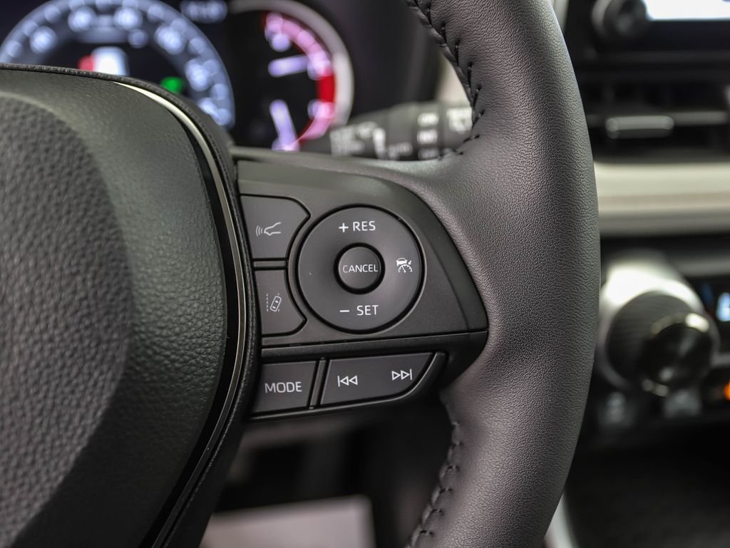 Used 2025 Pearl Toyota XLE Premium image 13