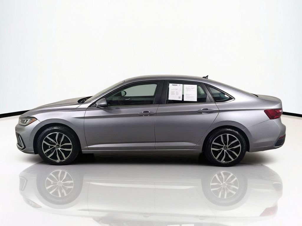 2025 Volkswagen Jetta SE - Photo 10