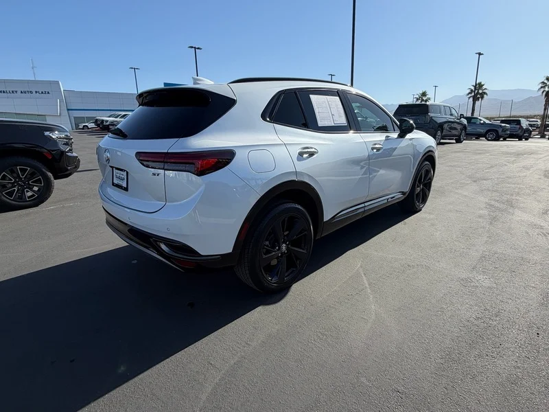 Used 2023 White Frost Tricoat Buick Preferred image 3
