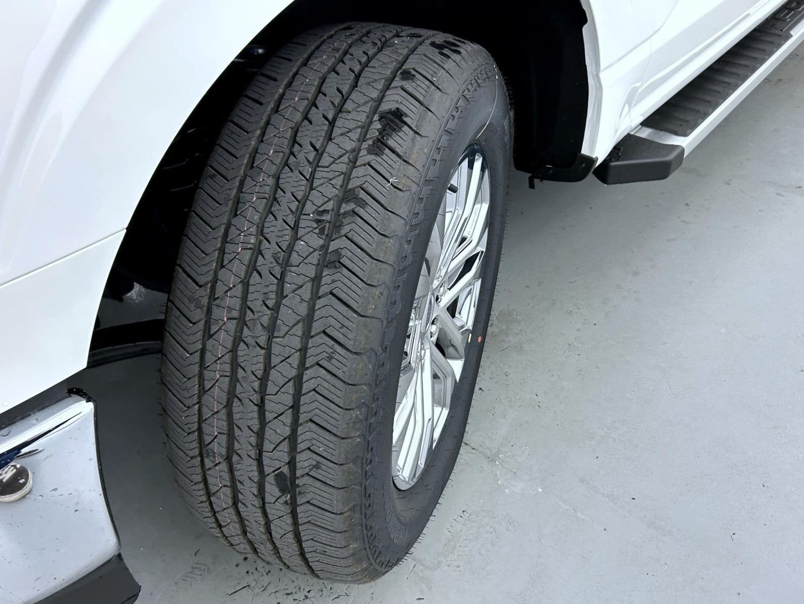 New 2026 Star White Metallic Tri-Coat Ford Lariat image 24