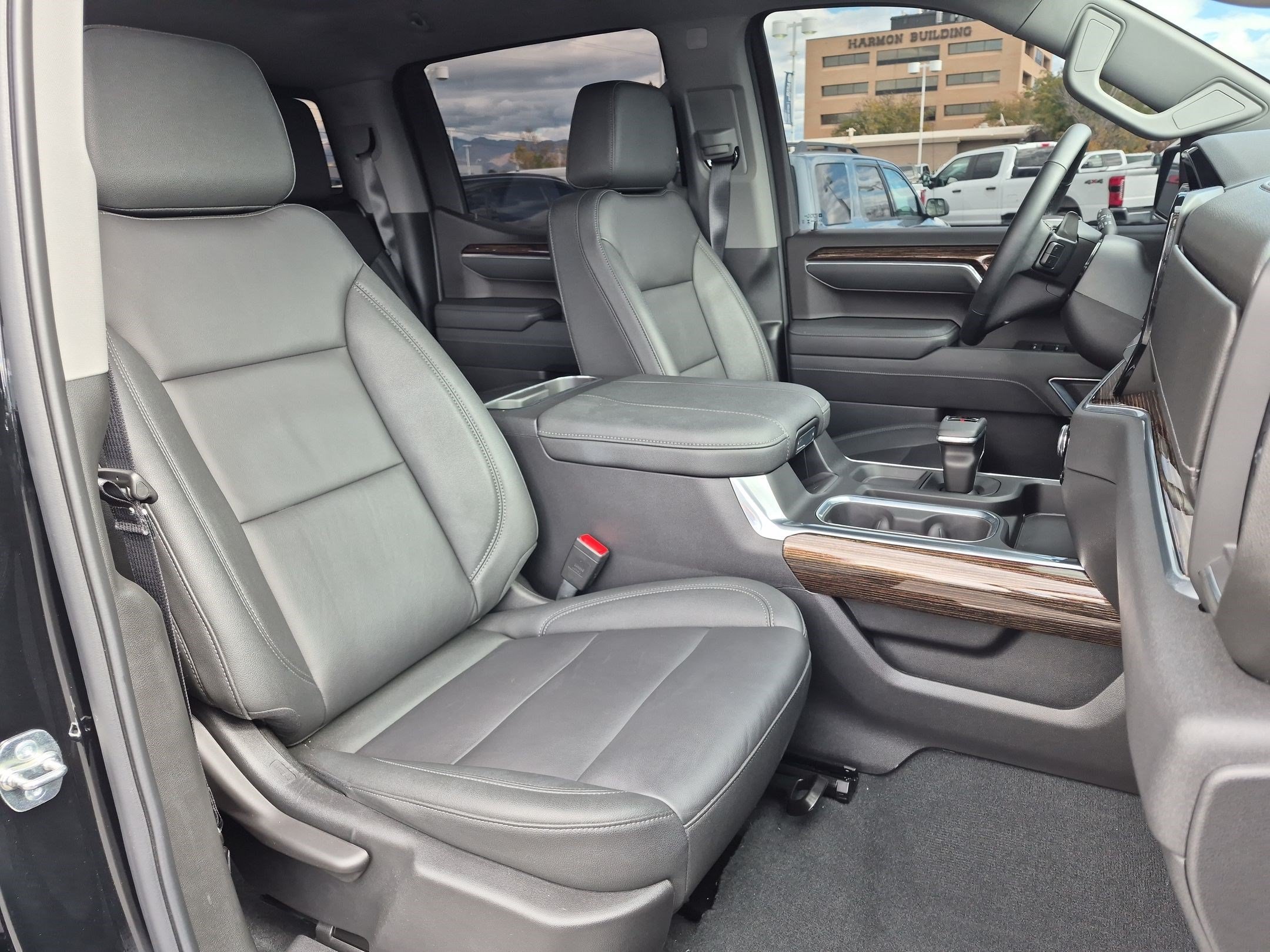 Used 2026 Onyx Black GMC Elevation image 32