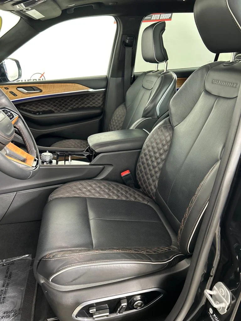 Used 2025 Black Jeep Summit image 12