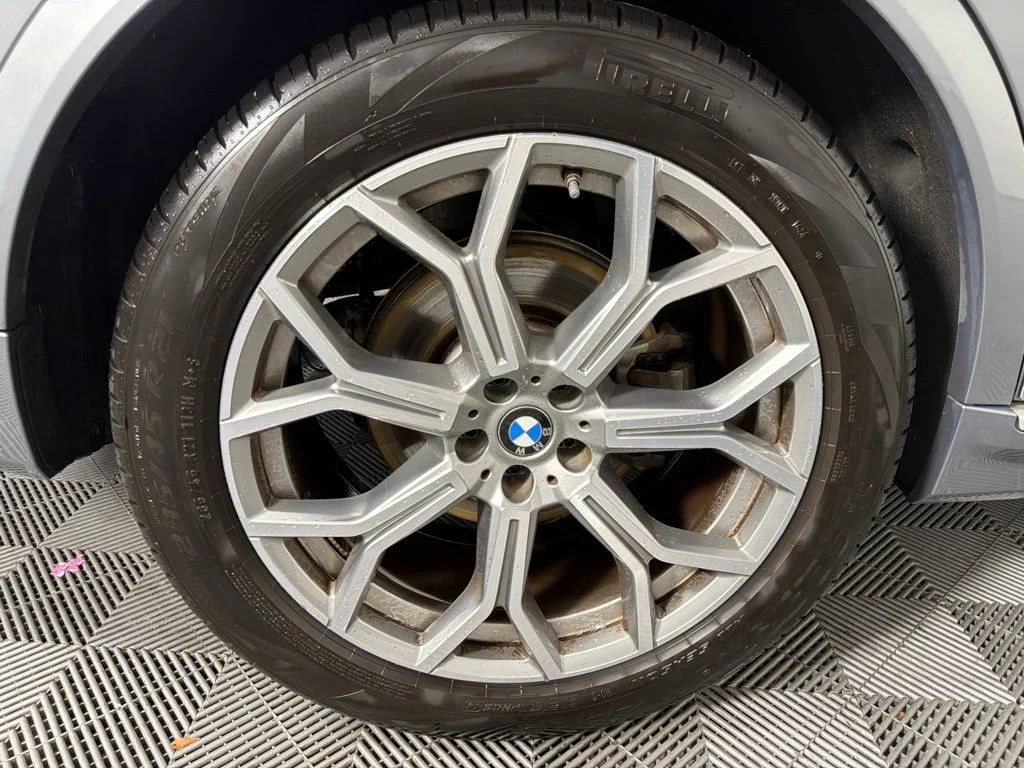 Used 2025 Gray BMW xDrive40i image 12