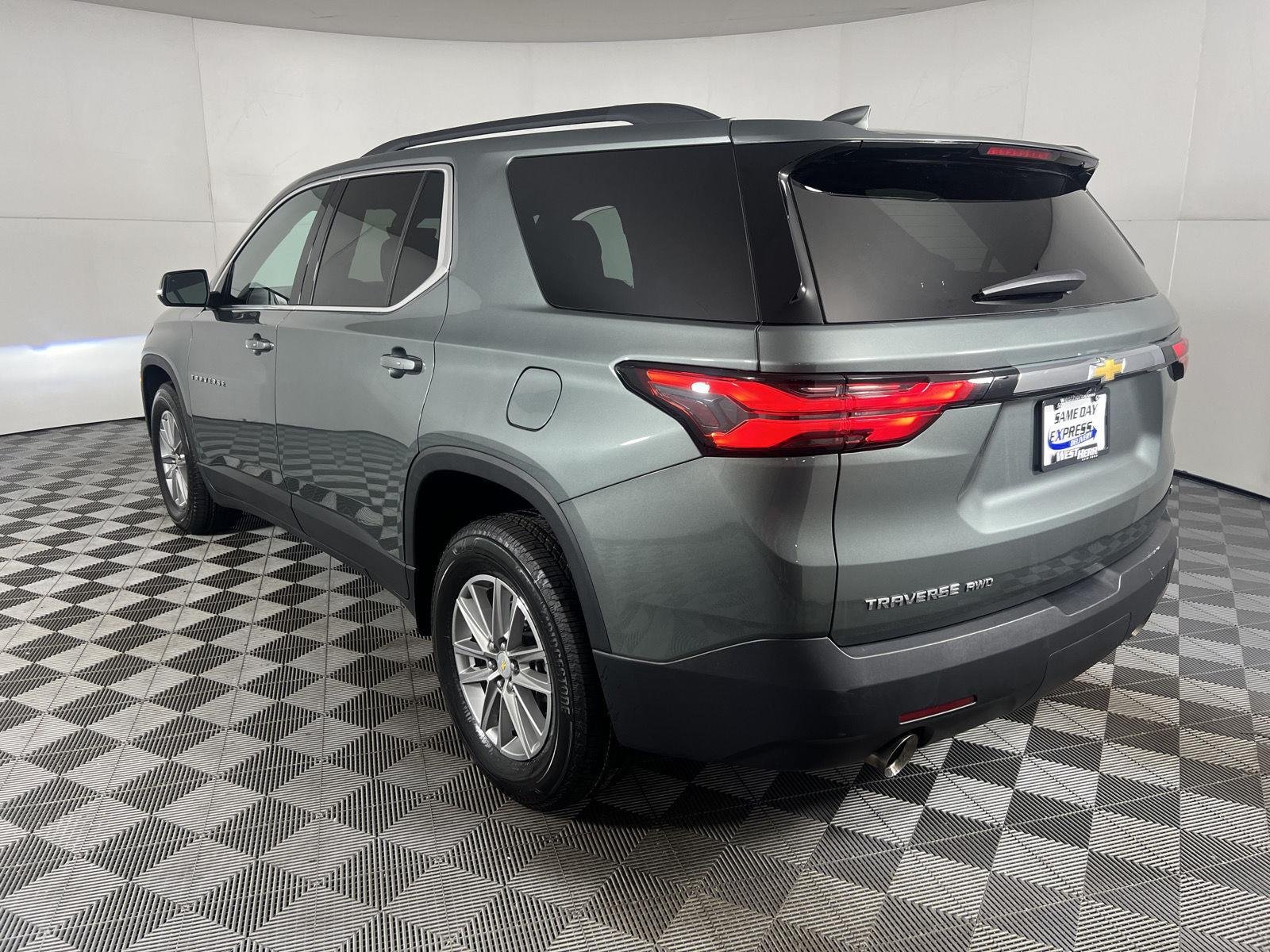 Used 2023 Silver Sage Chevrolet LT image 7
