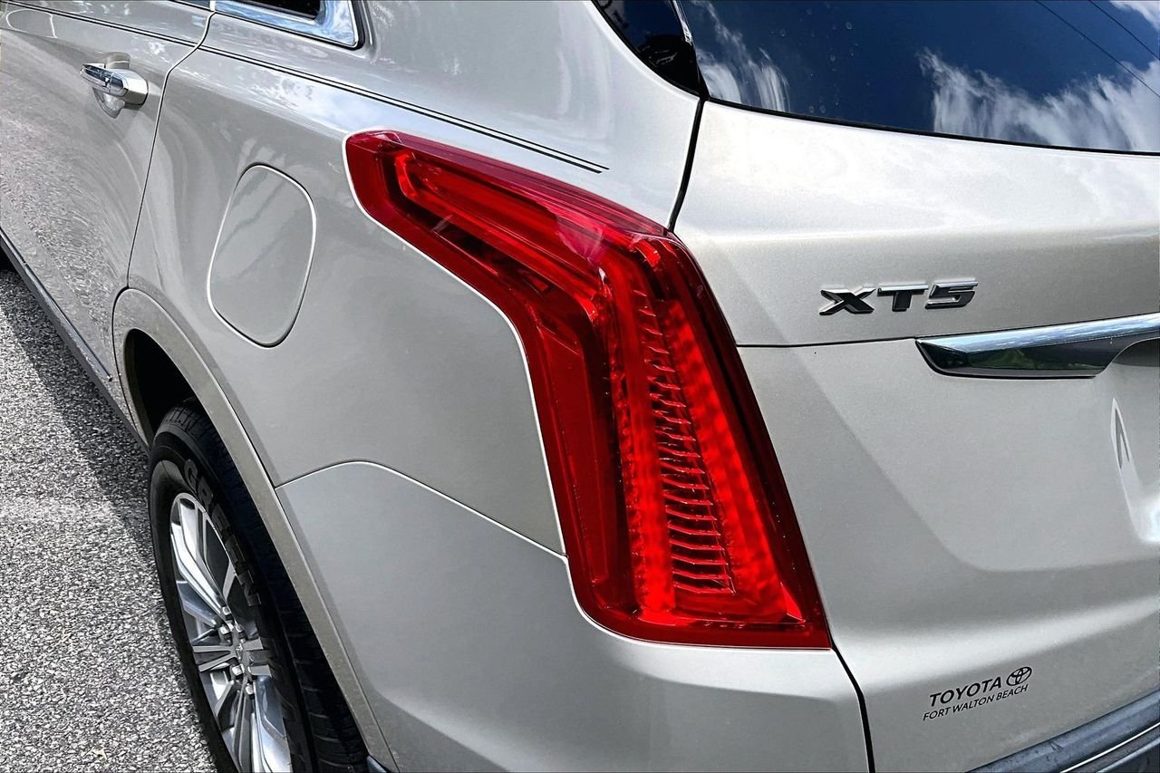 Used 2017 Silver Cadillac Luxury image 20