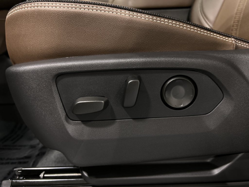 2026 Chevrolet Suburban High Country - Photo 14