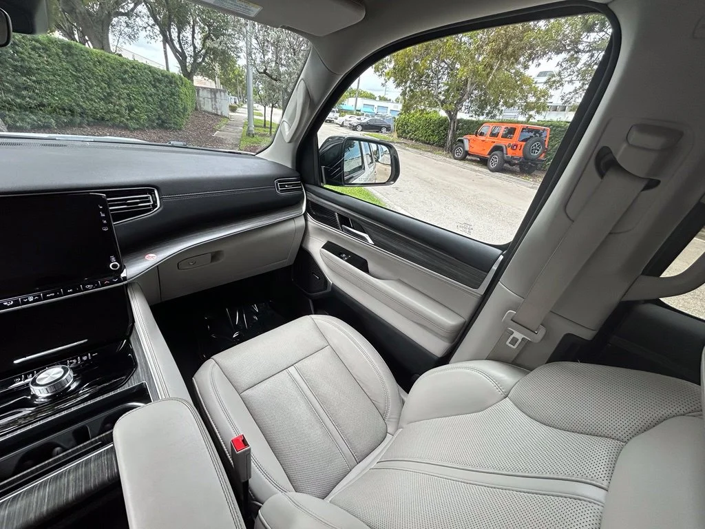 Used 2024 White Jeep Series II image 11