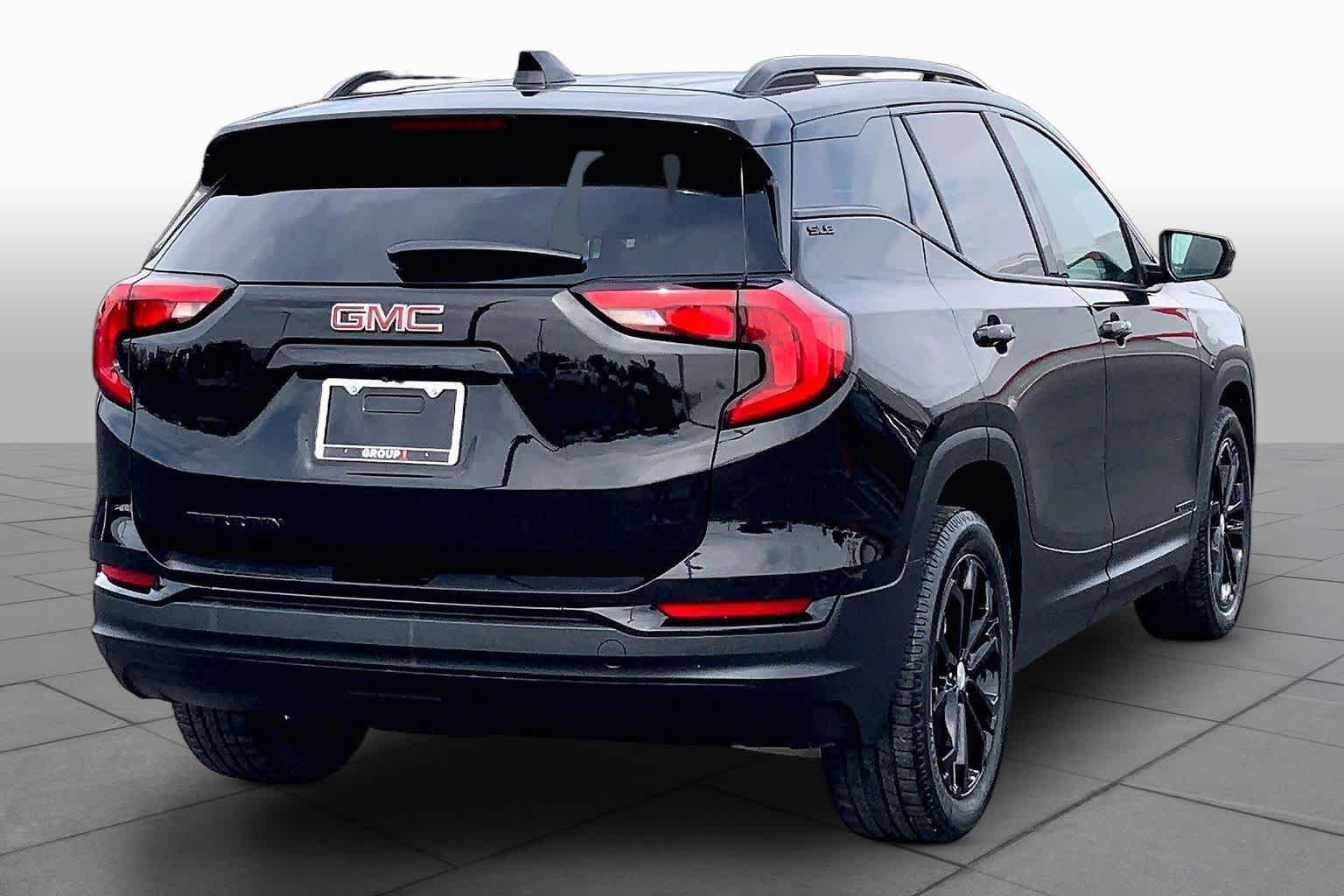 Used 2019 Ebony Twilight Metallic GMC SLE image 13