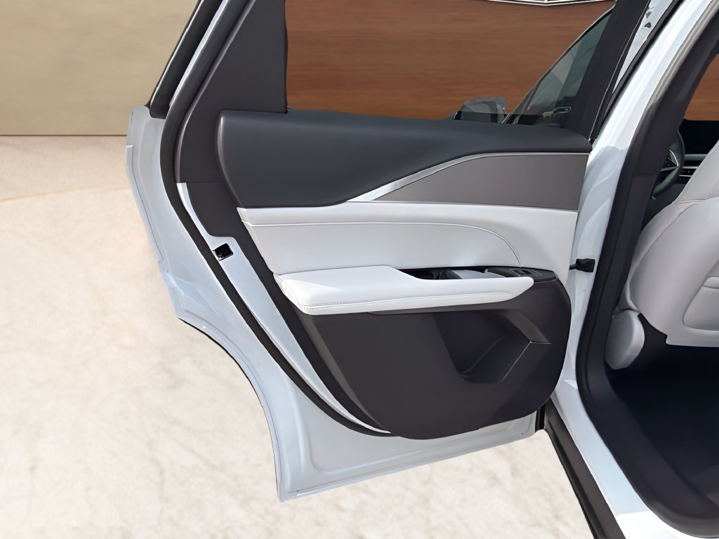 2027 Cadillac LYRIQ Luxury - Photo 18