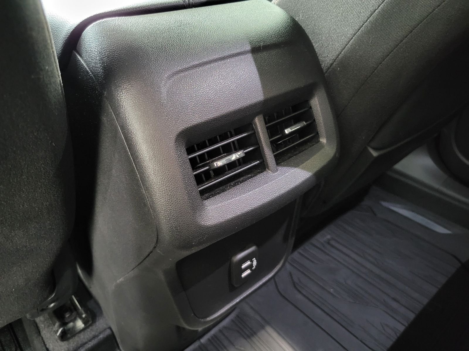 Used 2020 Black GMC SLE image 29
