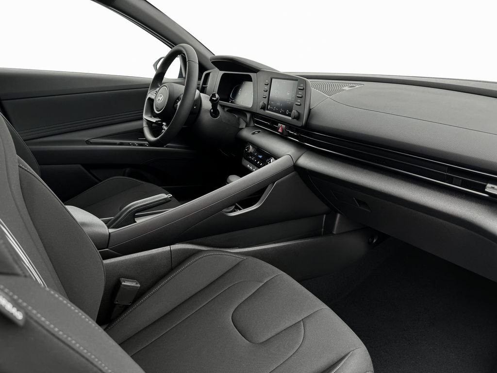 Used 2025 Black Hyundai SEL Sport image 17