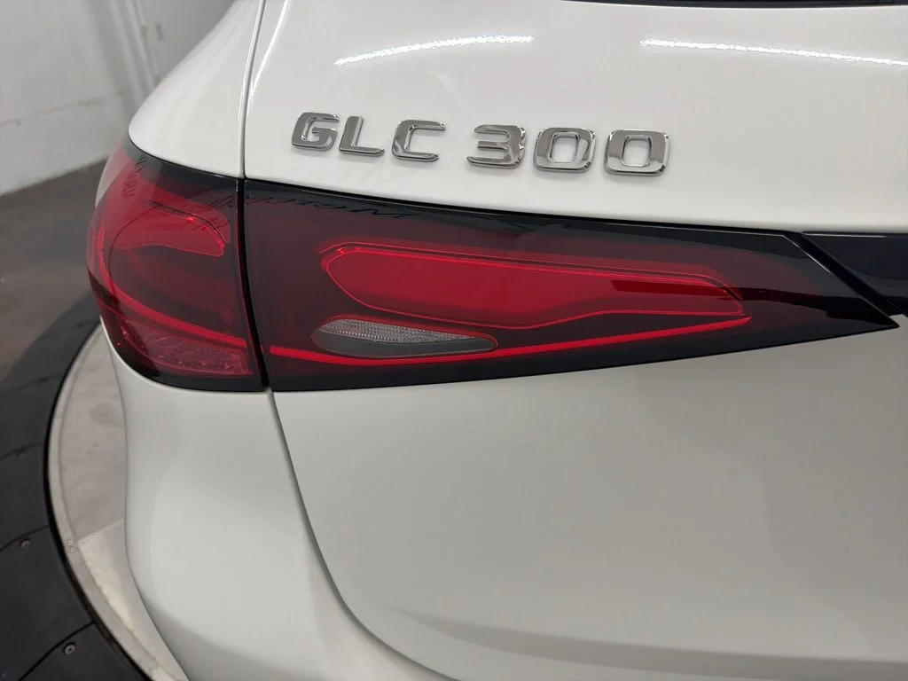 Used 2026 White Mercedes-Benz GLC 300 image 11
