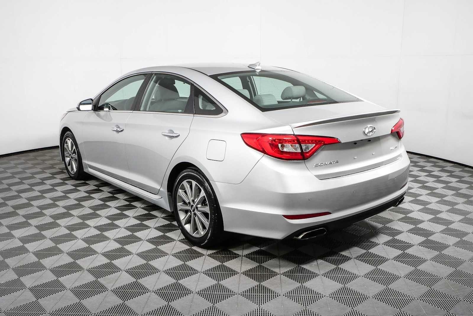 Used 2017 Symphony Silver Hyundai Limited image 29