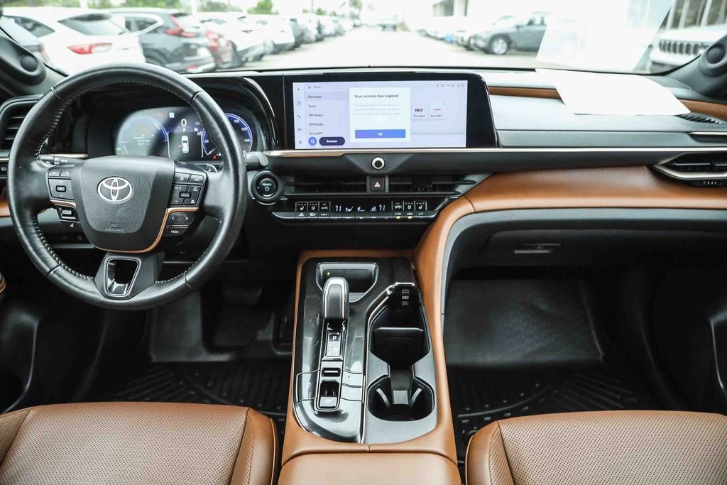 2025 Toyota Crown Signia Limited - Photo 12