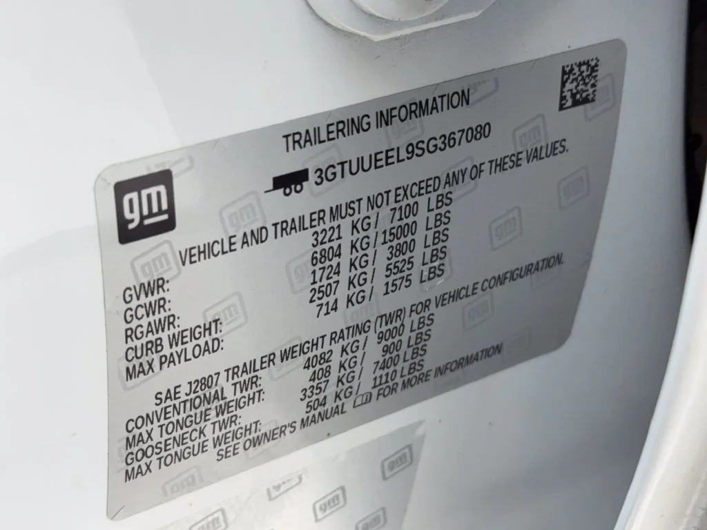 Used 2025 White GMC AT4 image 60