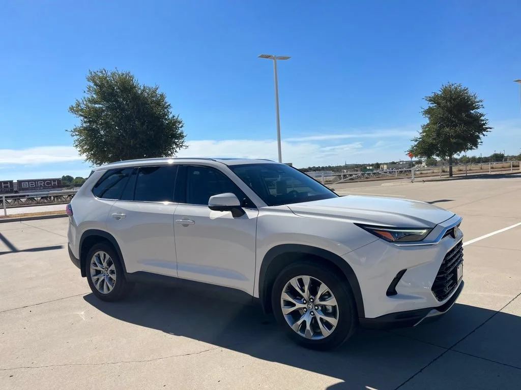 Used 2024 Off-white Toyota Limited image 7