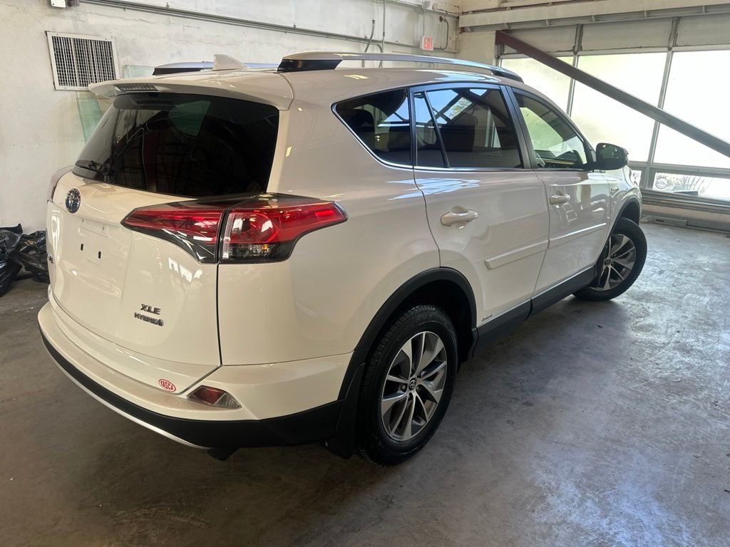 Used 2016 White Toyota XLE image 5