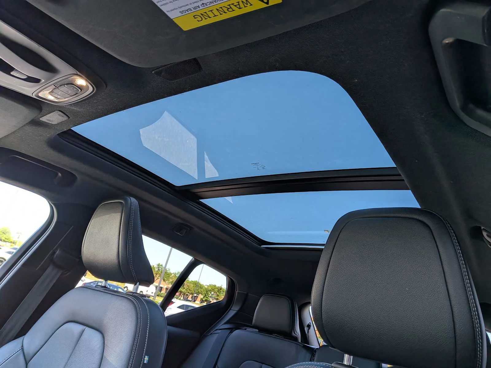 Used 2020 White Volvo Momentum image 13