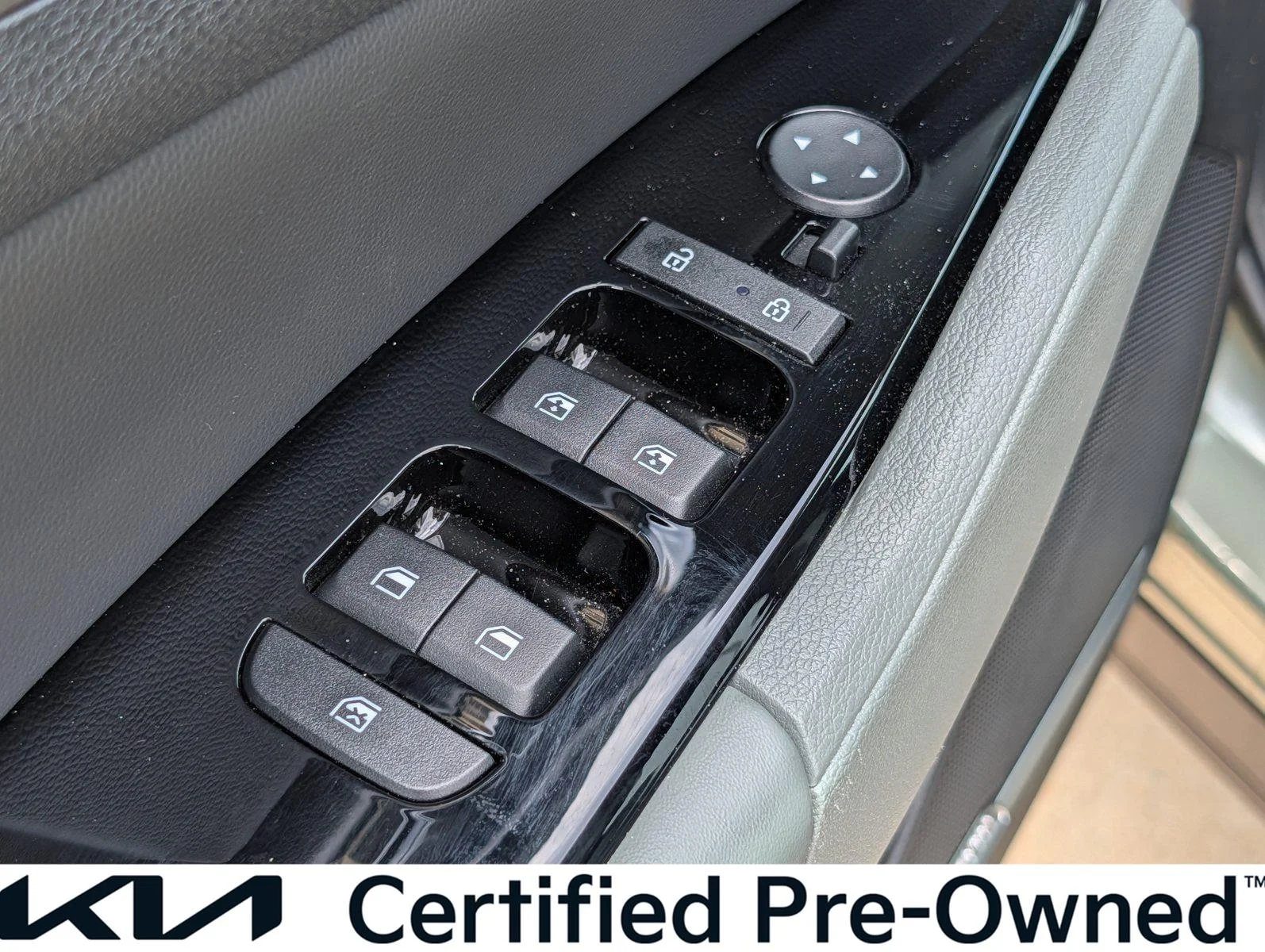Used 2024 Jungle Green/Ebony Black Roof Kia X-Pro Prestige image 15