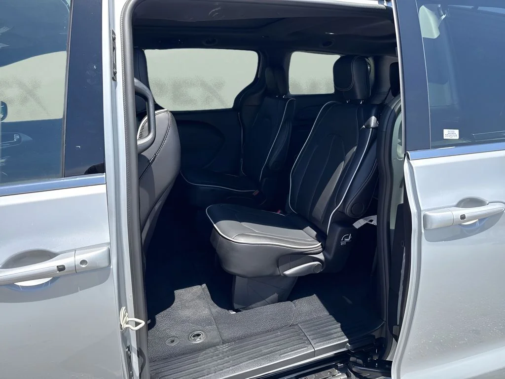 Used 2026 Silver Chrysler Limited image 30