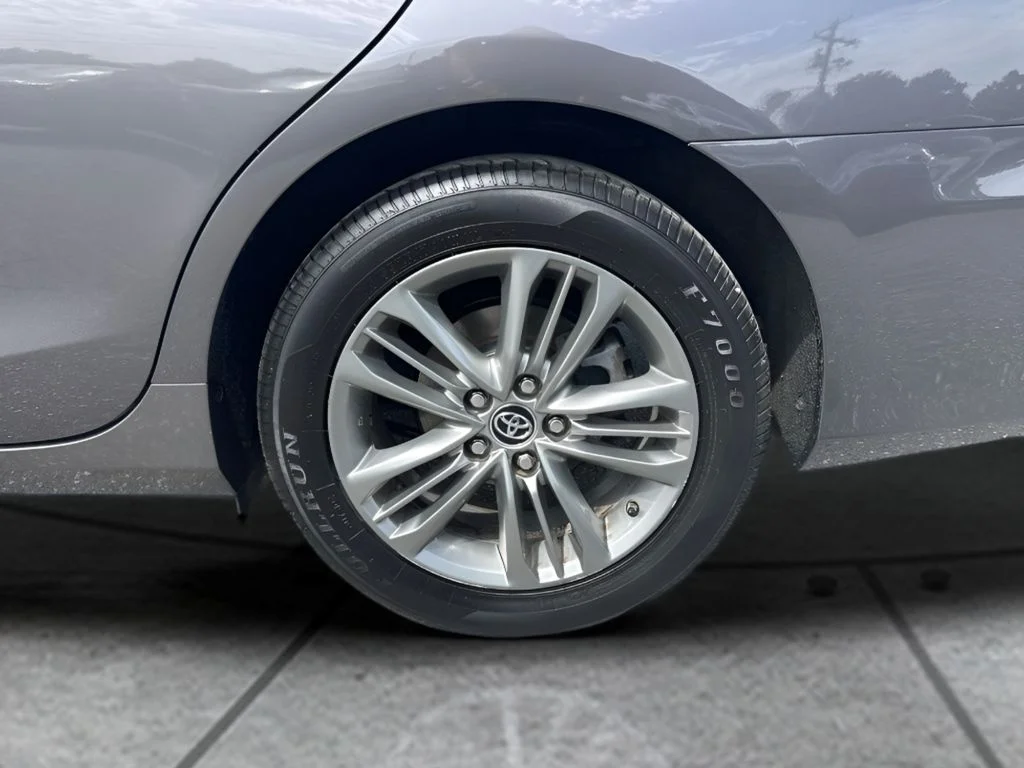 Used 2015 Gray Toyota SE image 18