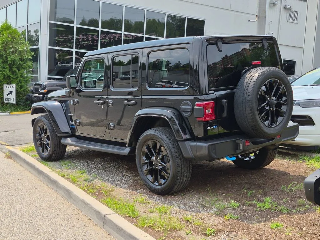 Used 2022 Black Jeep Unlimited Sahara 4xe image 9