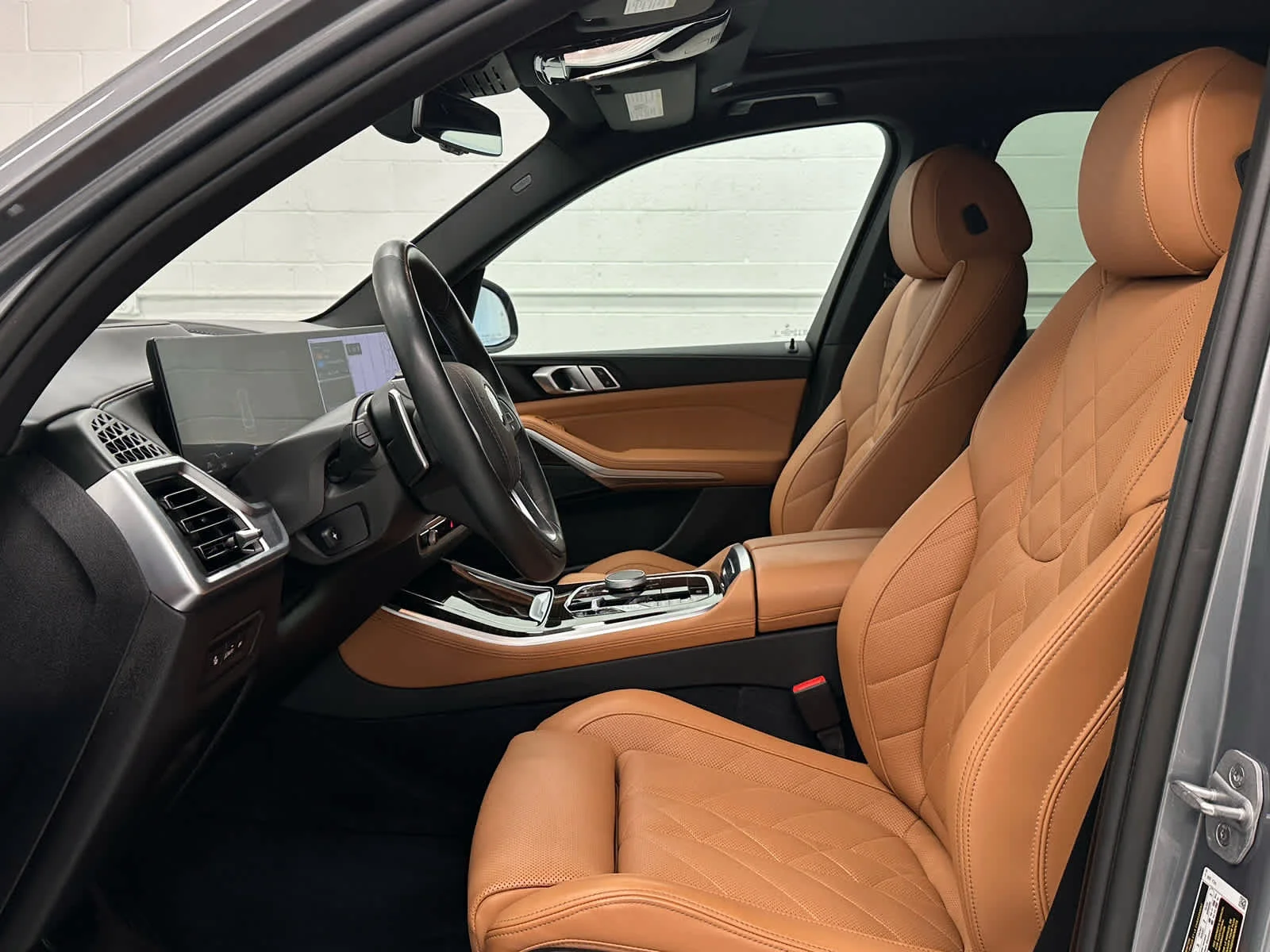 Used 2025 Skyscraper Grey Metallic BMW xDrive40i image 11