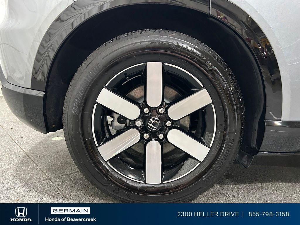 Used 2025 Mercury Silver Metallic Honda Touring image 10