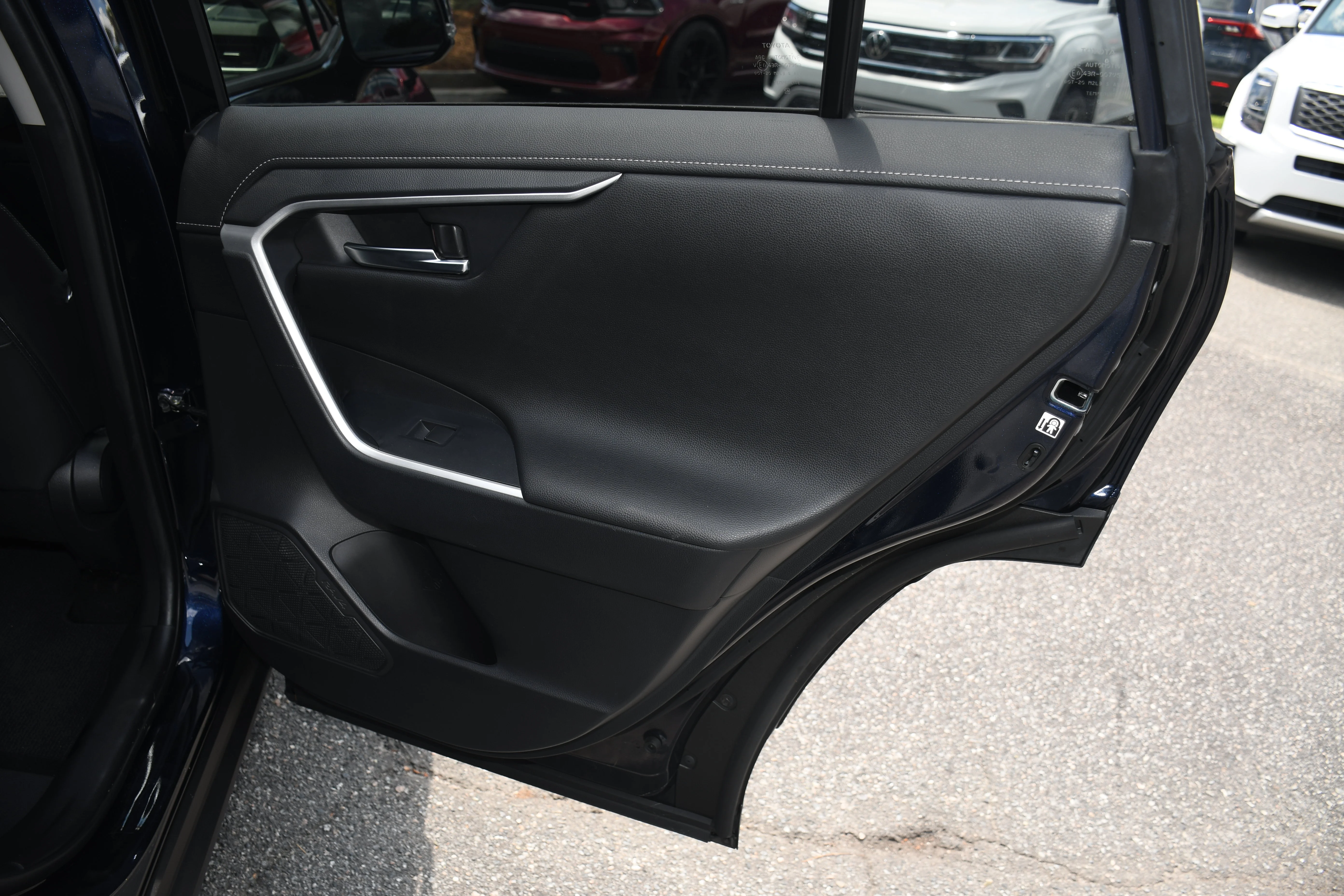 Used 2019  Toyota Limited image 21