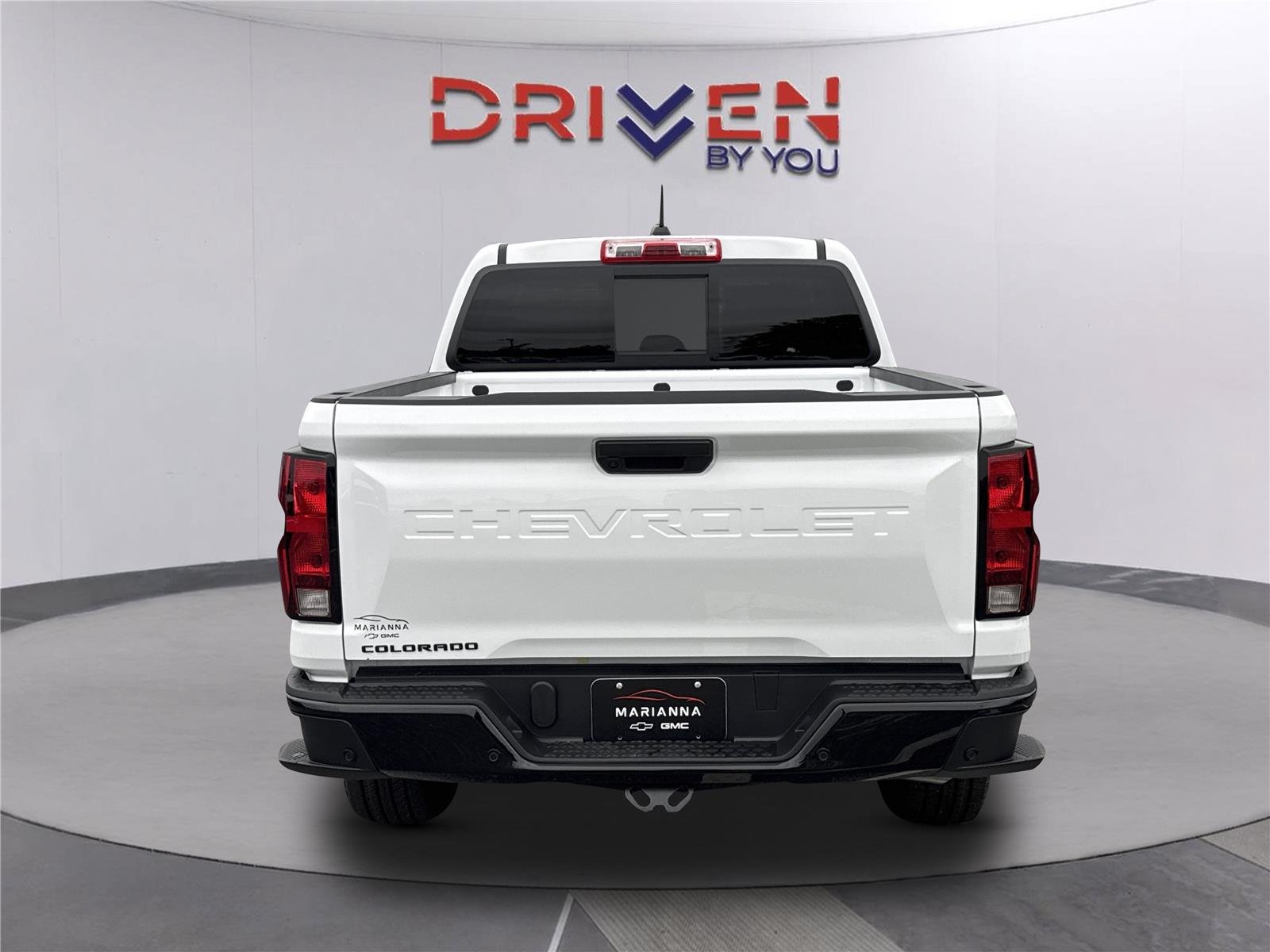 New 2026 Summit White Chevrolet WT image 5
