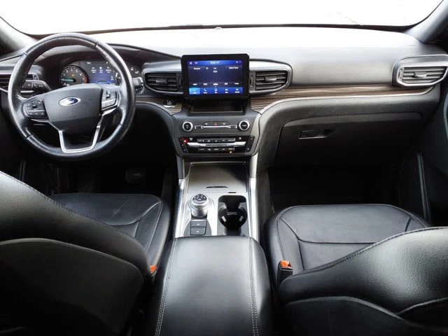 Used 2020 Silver Metallic Ford Limited image 21