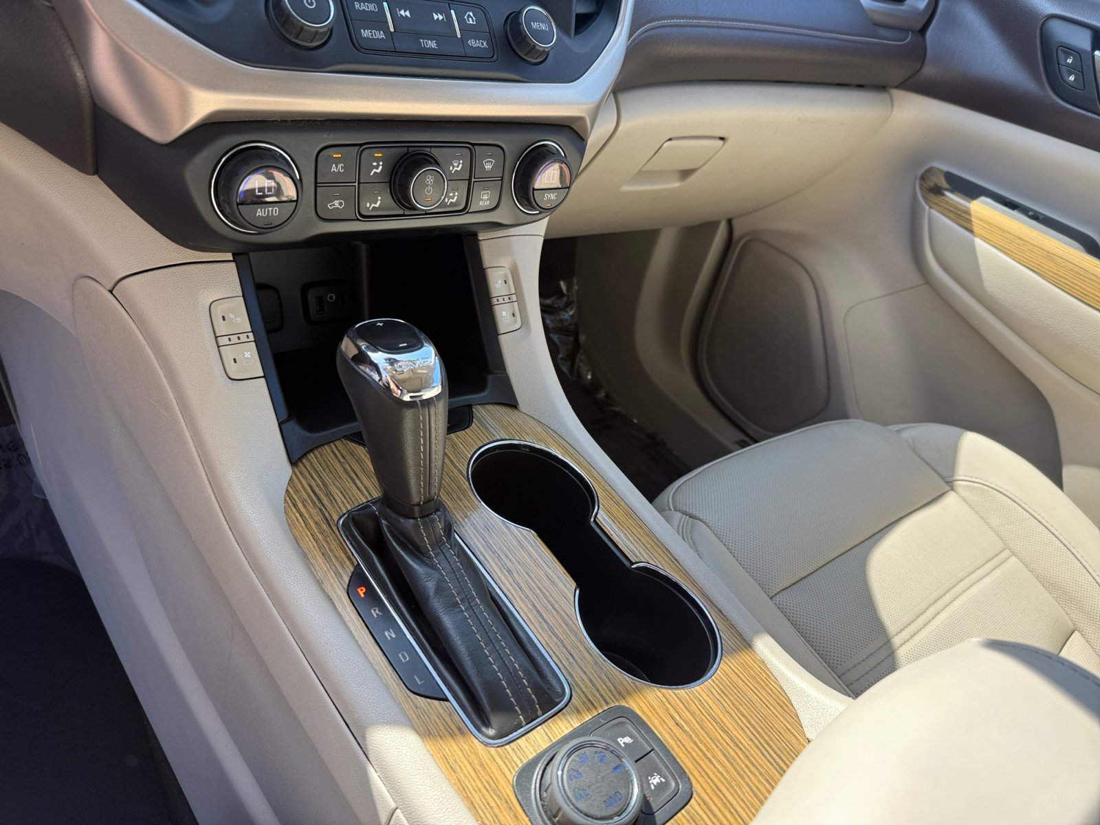 Used 2017 White Frost GMC Denali image 13