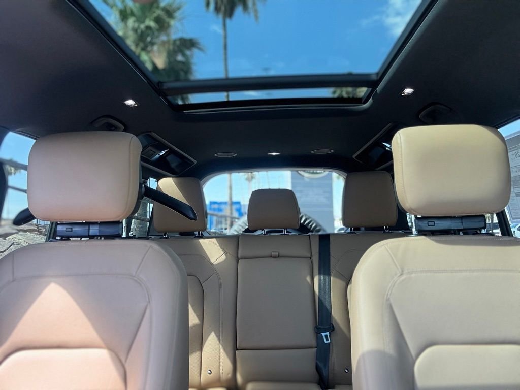 New 2026 Fuji White Land Rover X-Dynamic SE image 14