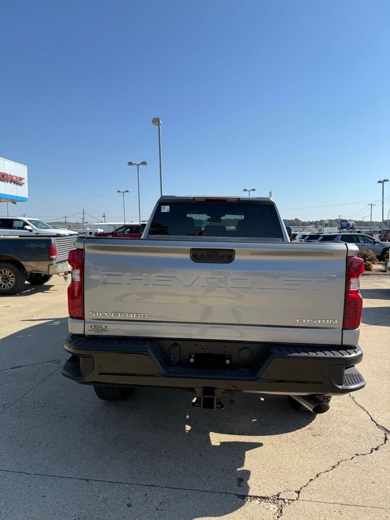 2026 Chevrolet Silverado 2500HD Custom photo 3