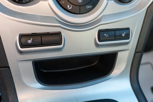 Used 2018 Gray Ford SE image 26