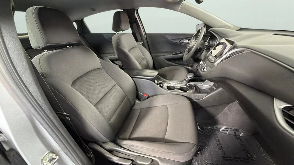Used 2022 Silver Ice Metallic Chevrolet LT image 32