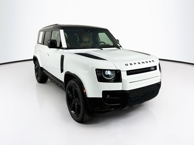 New 2026 White Land Rover X-Dynamic SE image 3