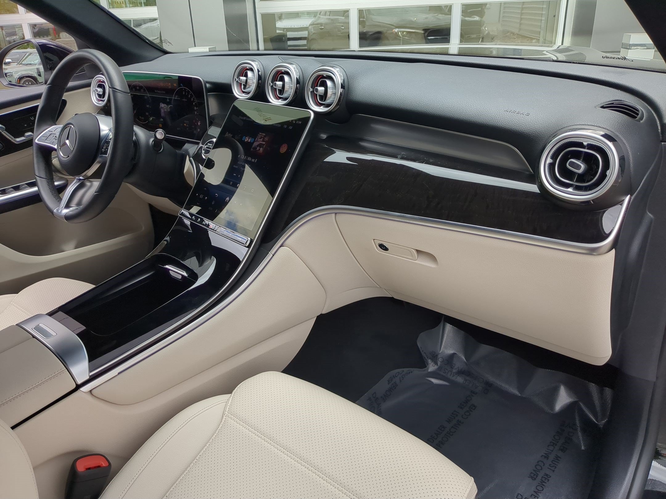 Used 2025 Black Mercedes-Benz GLC 350e image 31