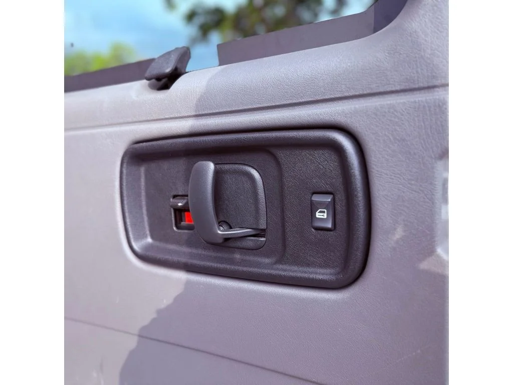Used 2025 Summit White Chevrolet LT image 29