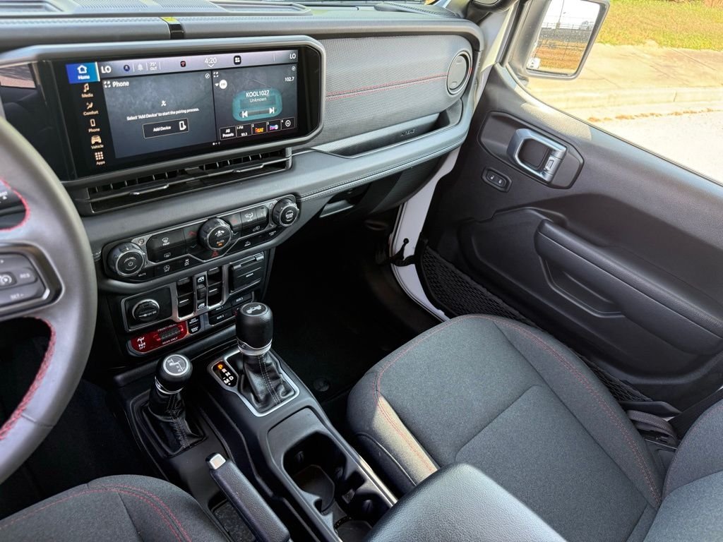 Used 2024 White Jeep Rubicon image 32