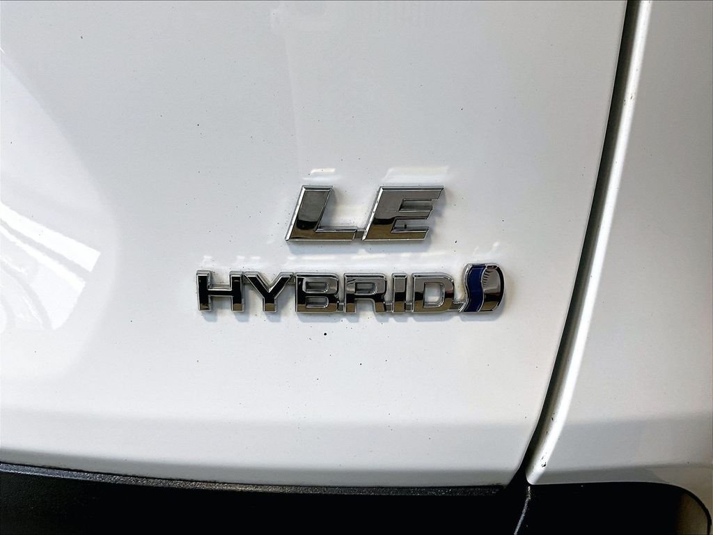 Used 2020 White Toyota LE image 29
