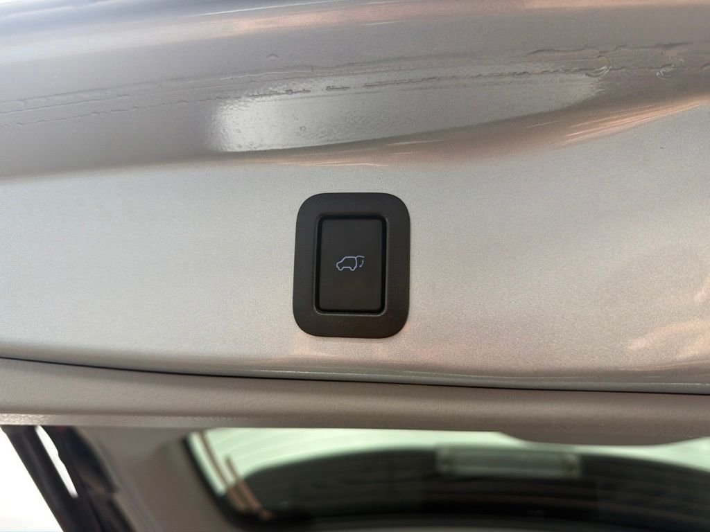 Used 2019 Silver Toyota XLE image 40