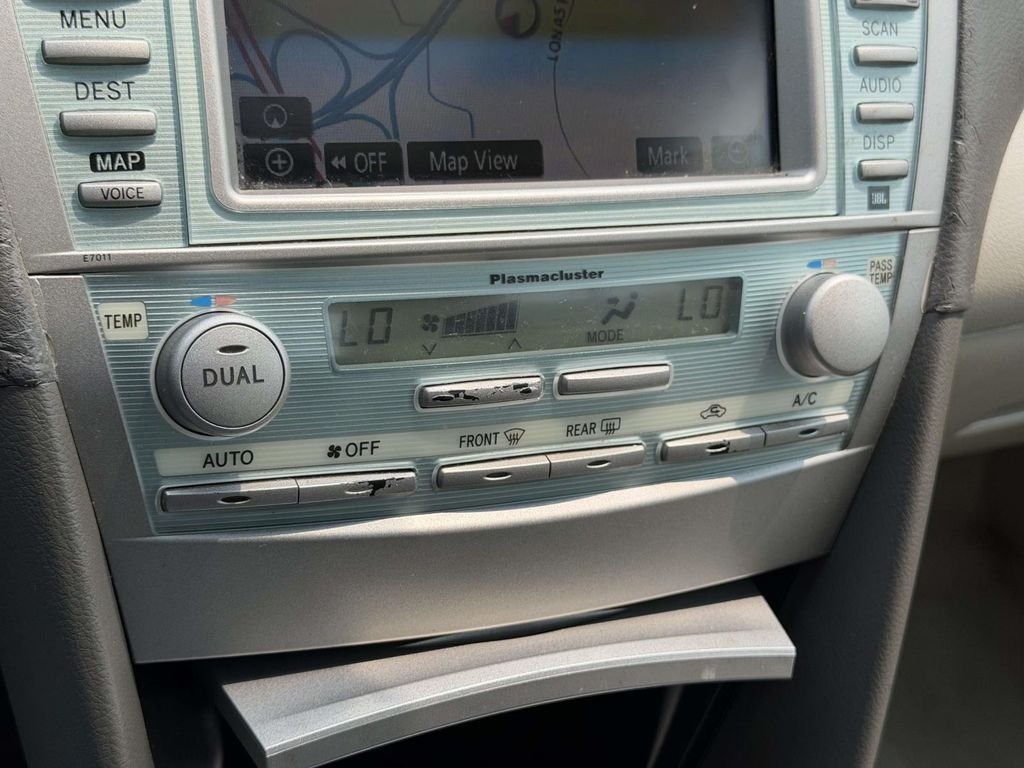 Used 2007 White Toyota Base image 4