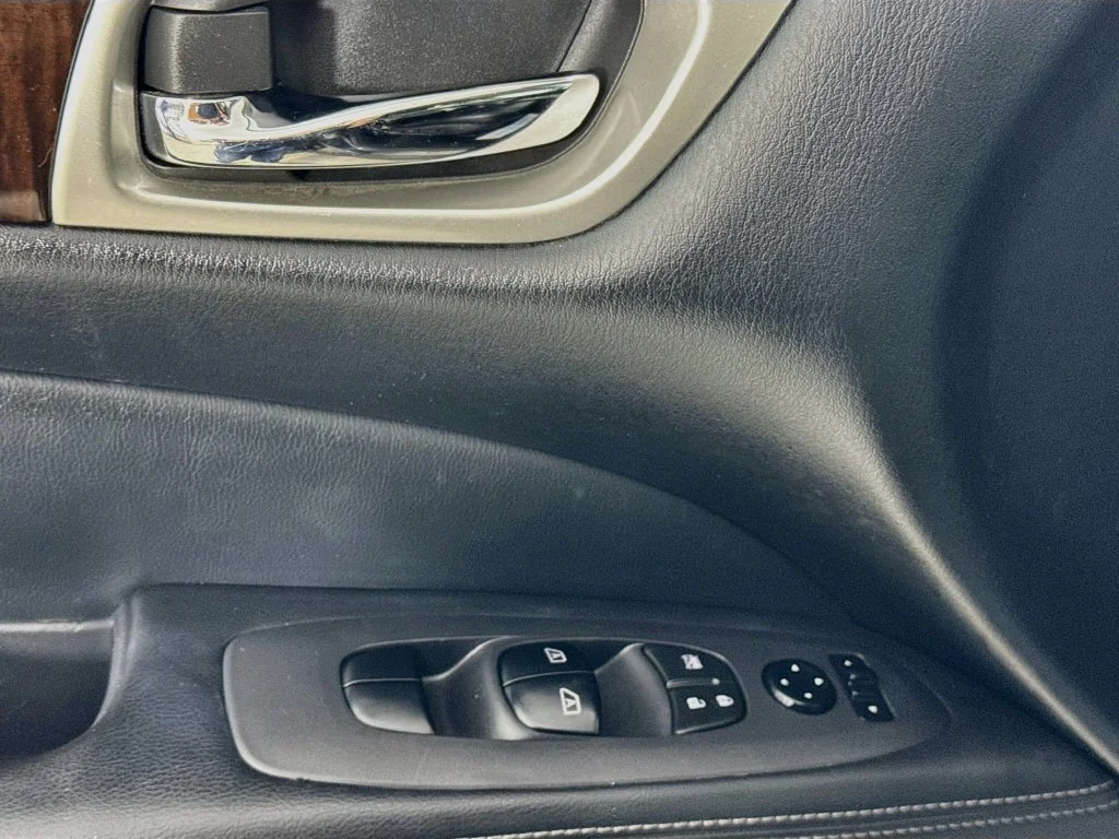 Used 2013 Dark Slate Nissan SL image 22