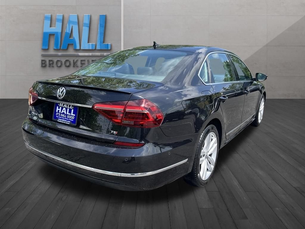Used 2018 Black Volkswagen 2.0T SEL Premium image 5