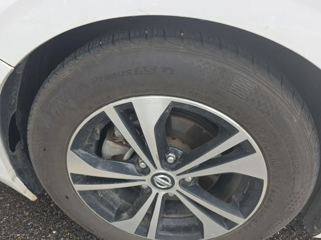 Used 2022 White Nissan SV image 7