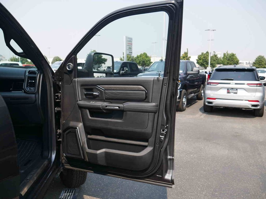 2026 RAM 3500 Limited - Photo 36