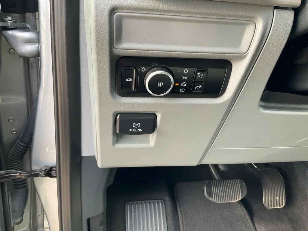 Used 2023 Silver Ford XLT image 9