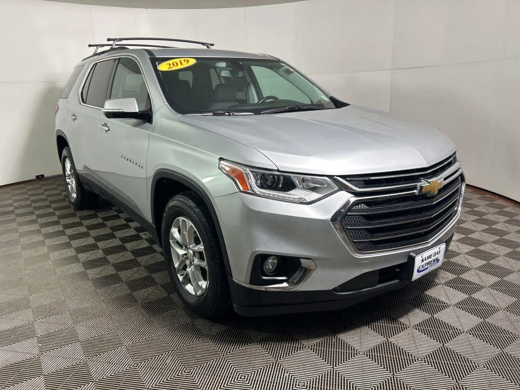 Used 2019 Silver Ice Metallic Chevrolet LT image 4