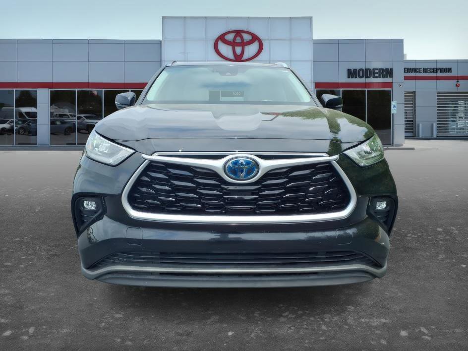 Used 2020 Midnight Black Metallic Toyota Hybrid XLE image 10